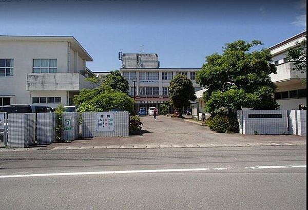 宮崎市立赤江東中学校まで1245m