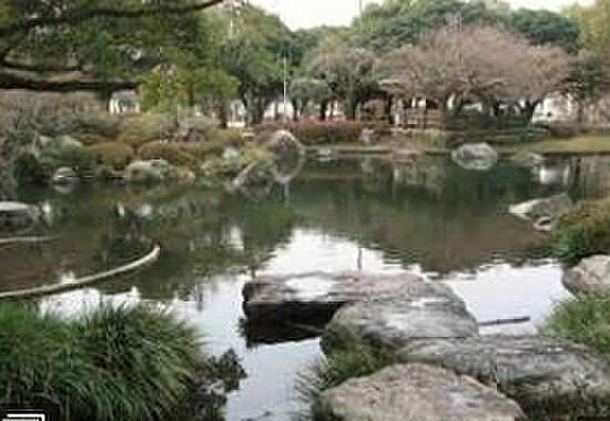 宮崎中央公園まで740m