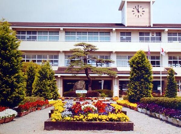 宮崎市立江南小学校まで627m