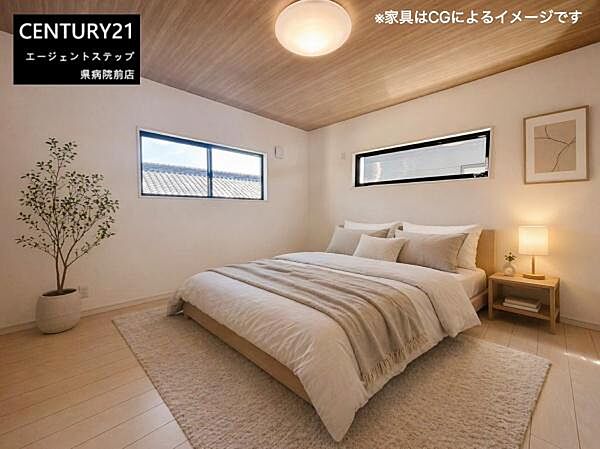 明るい採光が魅力の寝室です。清潔感のある床材が空間をすっきりと引き立てます。シンプルな内装が好印象です。家具の配置もしやすいレイアウトです。快適なプライベート空間を演出できます。