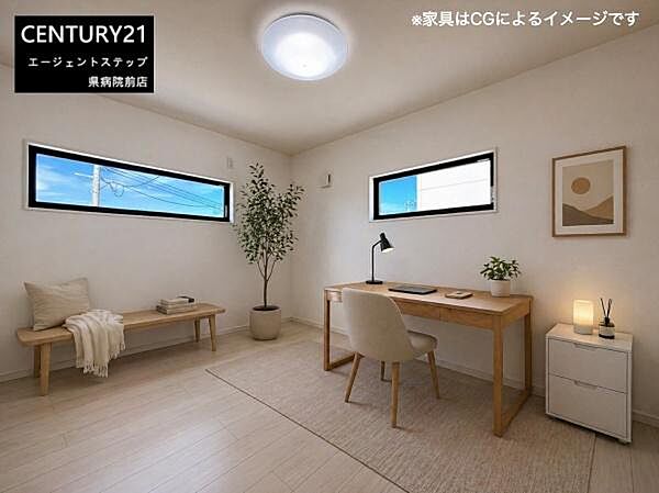 シンプルで落ち着いた子供部屋です。2つの横長窓から自然光が差し込み明るさを感じられます。ナチュラルな色合いの床や家具が空間に温かみを与えています。余計なものがなくスッキリとした印象です。