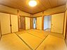 和室：収納たっぷりの和室(8帖)