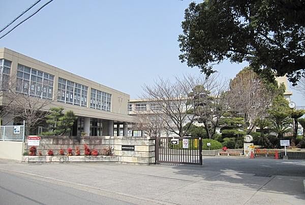 加古川市立加古川中学校まで1100m