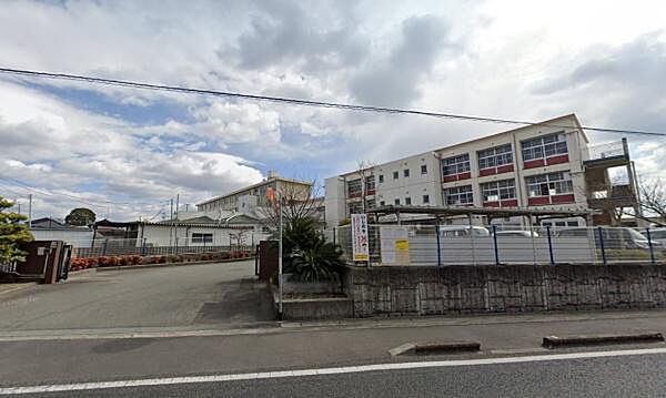 加古川市立野口小学校まで700m
