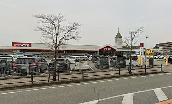 DCM別府店まで500m