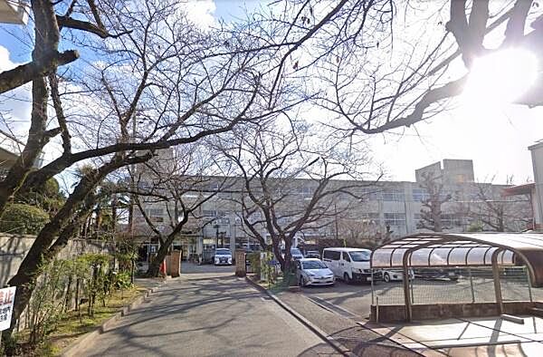 高砂市立宝殿中学校まで1600m