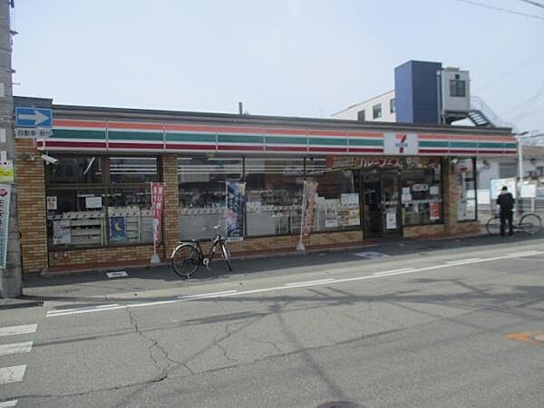 セブンイレブン高砂荒井駅前店まで400m