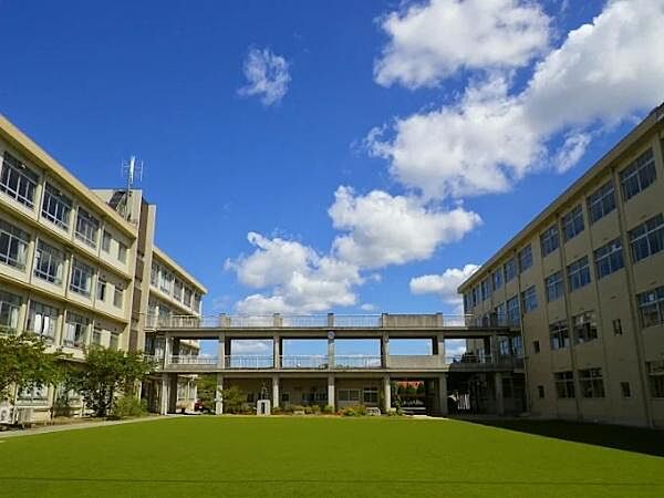 加古川市立氷丘中学校まで1198m