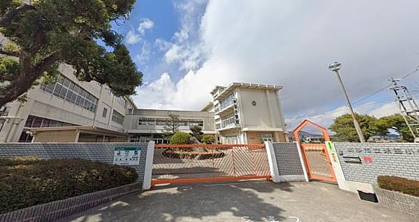 高砂市立米田小学校まで1100m