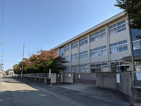 加古川市立鳩里小学校まで300m