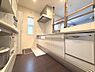キッチン：ご家族との会話を楽しめる対面キッチン♪