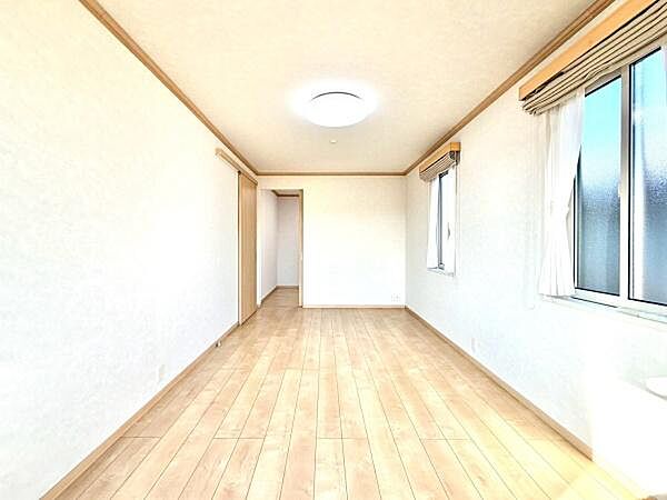2階洋室約8.3帖♪