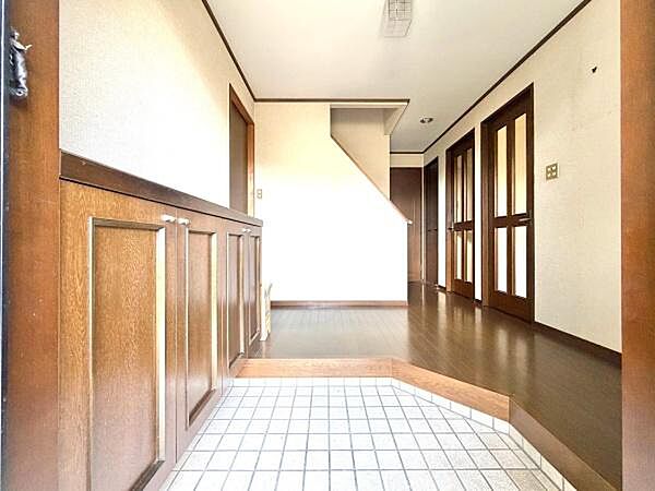 玄関収納付き！