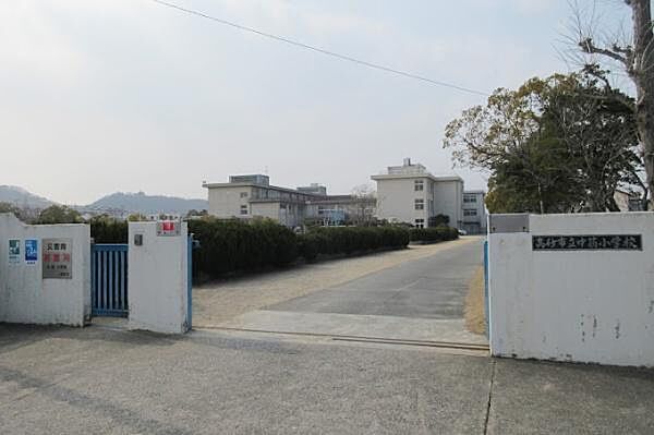 高砂市立中筋小学校まで700m