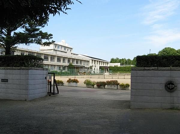姫路市立琴陵中学校まで840m