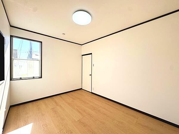 2F　洋室約6帖