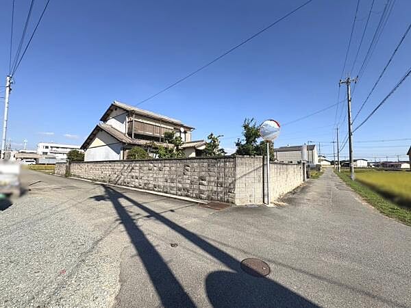角地にて陽当り・通風良好です