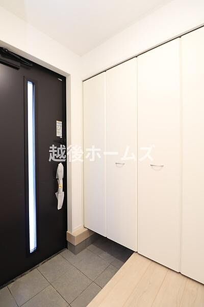 玄関には使いやすいシューズボックス！玄関ドアは安心のダブルロックで防犯対策もバッチリです！