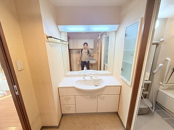 apartment 北海道帯広市西六条南１６丁目
地図を見る