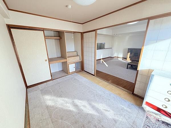 apartment 北海道帯広市西六条南１６丁目
地図を見る