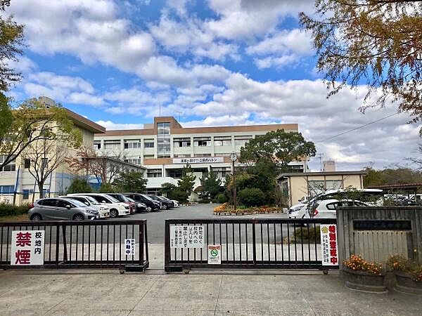 奈良市立二名中学校まで791m