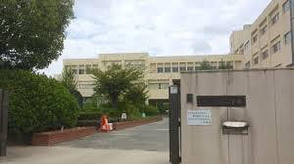 奈良市立二名小学校まで481m