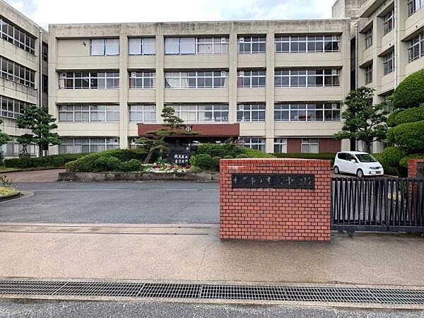 橿原市立橿原中学校まで1153m