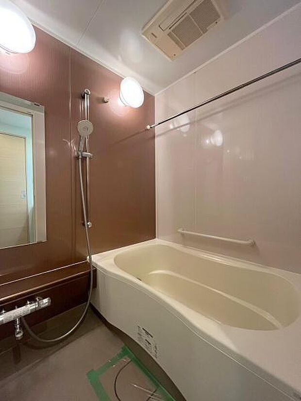 【浴室】新調済のバスルーム。