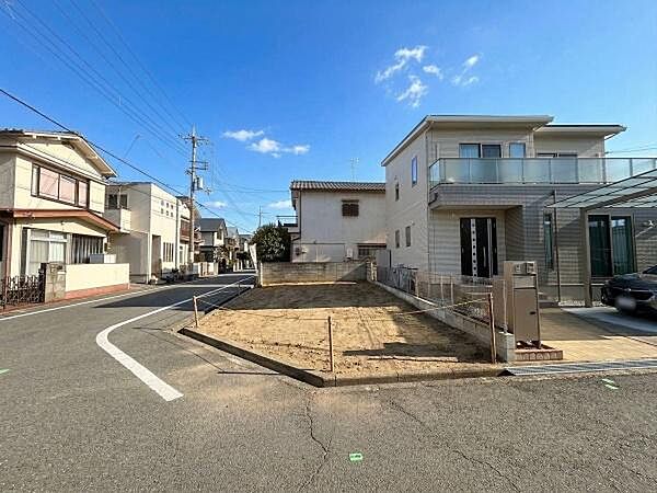 【前面道路】南側　約6m　※AI加工で明るさを編集しております。