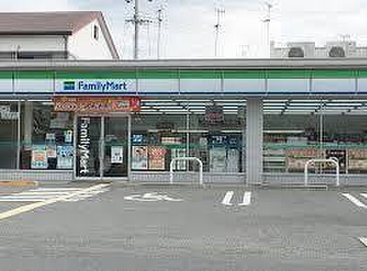 ファミリーマート東大阪大蓮南四丁目店まで556m