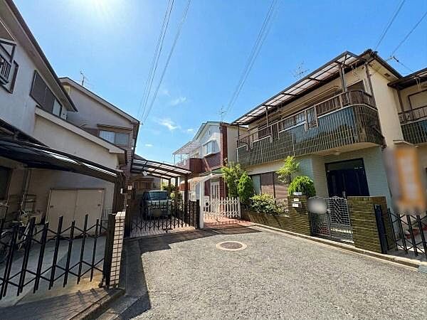 【前面道路】東側　幅員約5.7ｍ※ＡＩを使用し編集した画像です。細部設備については一部描写が不足している箇所がございますので、あらかじめご了承ください。