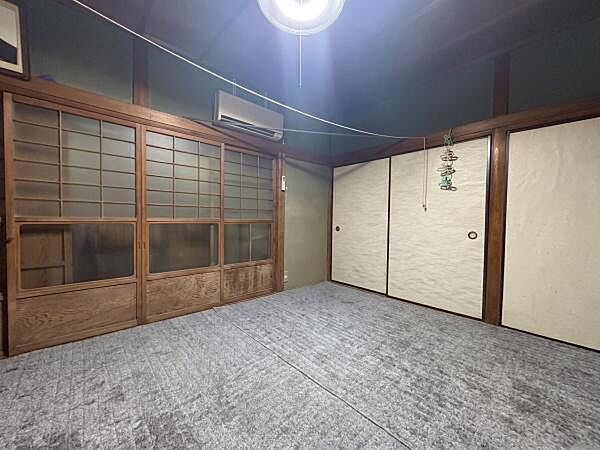 【和室】約6帖の過ごしやすい広さの和室。※ＡＩを使用し編集した画像です。細部設備については一部描写が不足している箇所がございますので、あらかじめご了承ください。