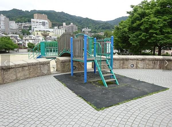 東石切公園まで923m