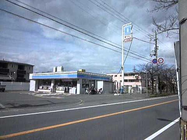 ローソン東大阪花園桜通り店まで619m
