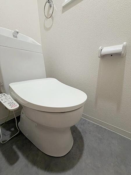 【トイレ】1階2階にトイレが設置されております。