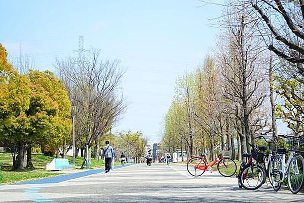 金岡公園まで1423m
