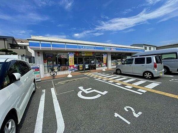 ローソン八尾美園町4丁目店まで560m