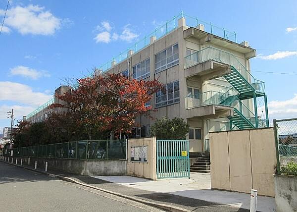 東大阪市立弥刀東小学校まで570m