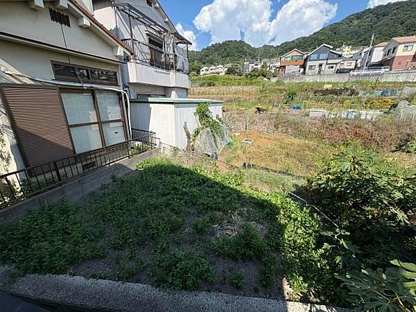【庭】約14.85平米の裏庭有り。
