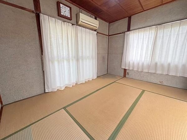 【和室】南・西の二面採光。窓から明るい日差しが入り込みます。※ＡＩを使用し編集した画像です。細部設備については一部描写が不足している箇所がございますので、あらかじめご了承ください。