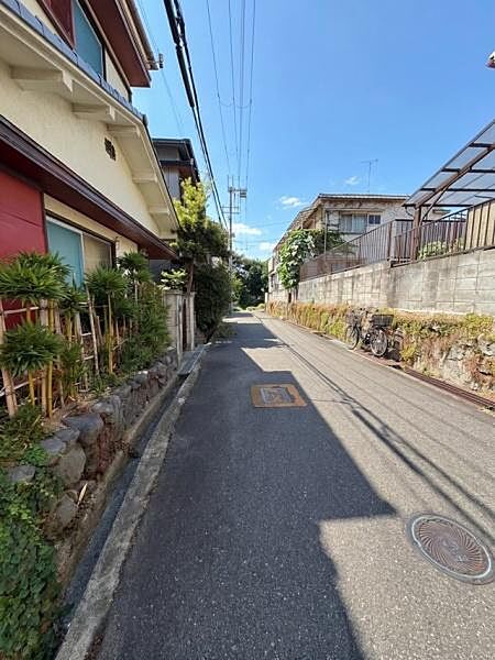 【前面道路】東側　幅員約4.6ｍ※ＡＩを使用し編集した画像です。細部設備については一部描写が不足している箇所がございますので、あらかじめご了承ください。