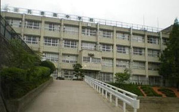 東大阪市立孔舎衙中学校まで802m