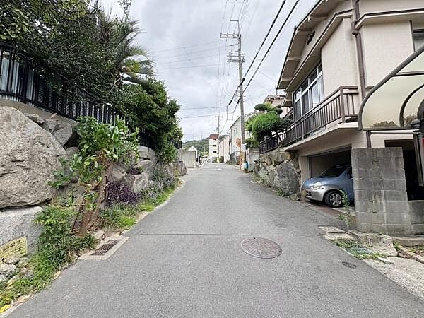 【前面道路】過ごしやすい閑静な住宅地の環境です。