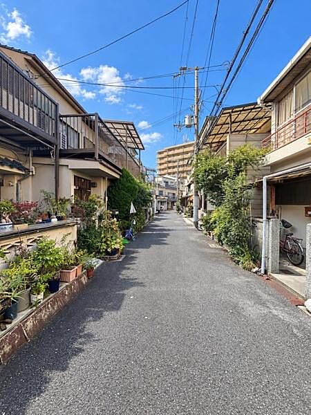 【前面道路】南西向き　幅員約4.0ｍ※ＡＩを使用し編集した画像です。細部設備については一部描写が不足している箇所がございますので、あらかじめご了承ください。