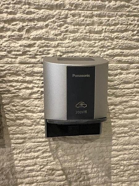 【駐車場】電気自動車用のコンセントも設置されています。