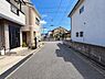 その他：【前面道路】過ごしやすい住宅地の環境です。※ＡＩを使用し編集した画像です。細部設備については一部描写が不足している箇所がございますので、あらかじめご了承ください。