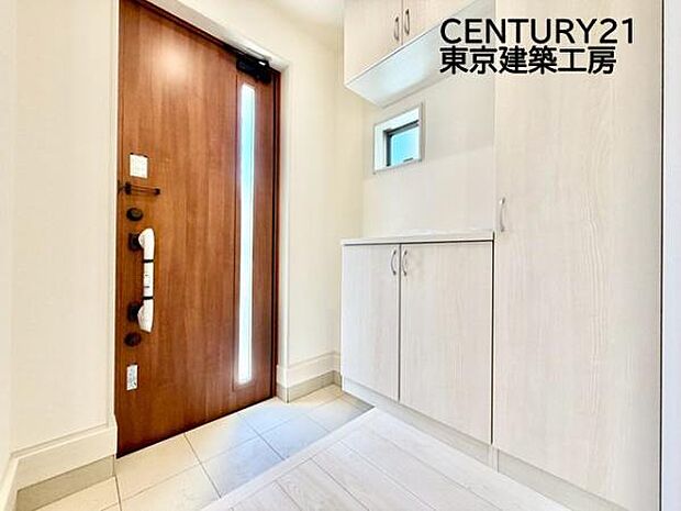 住まいの顔とも言われているのが玄関です。清潔感のある玄関は、それだけで住まい全体の印象を大幅にアップさせてくれます。気持ちよく利用することができるでしょう。