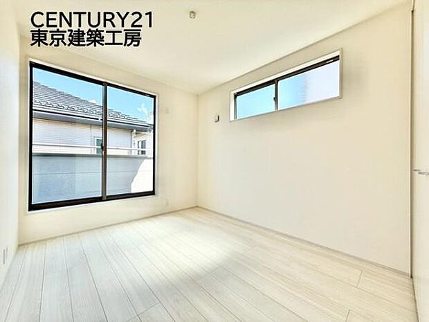 シンプルで清潔感のある洋室に仕上がっています。シンプルな洋室だからこそ、飽きることなく長く快適に過ごしていくことができるでしょう。