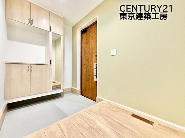 住まいの顔とも言われているのが玄関です。清潔感のある玄関は、それだけで住まい全体の印象を大幅にアップさせてくれます。気持ちよく利用することができるでしょう。