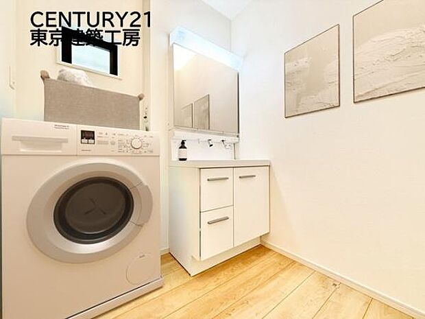 【同仕様：家具はCGにてレイアウト】毎日使うものだから清潔な空間を保ちたい水回り。洗面にはそんな願いを解消させてくれる収納アイデアが満載です。